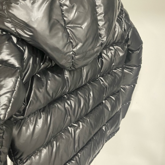Moncler Shiny Black Puffer Jacket for Men/Women - Picture 6 of 8